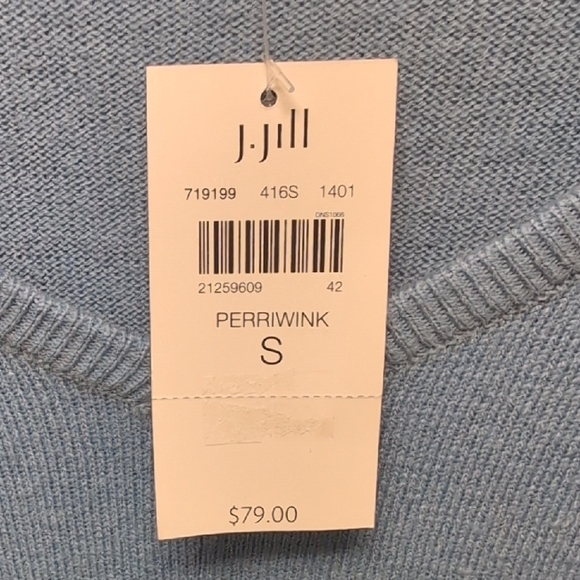 Chic Light Blue V-Neck Sweater with Navy Trim - Picture 2 of 4